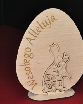 Jajko stojące z zającem Wesołego Alleluja